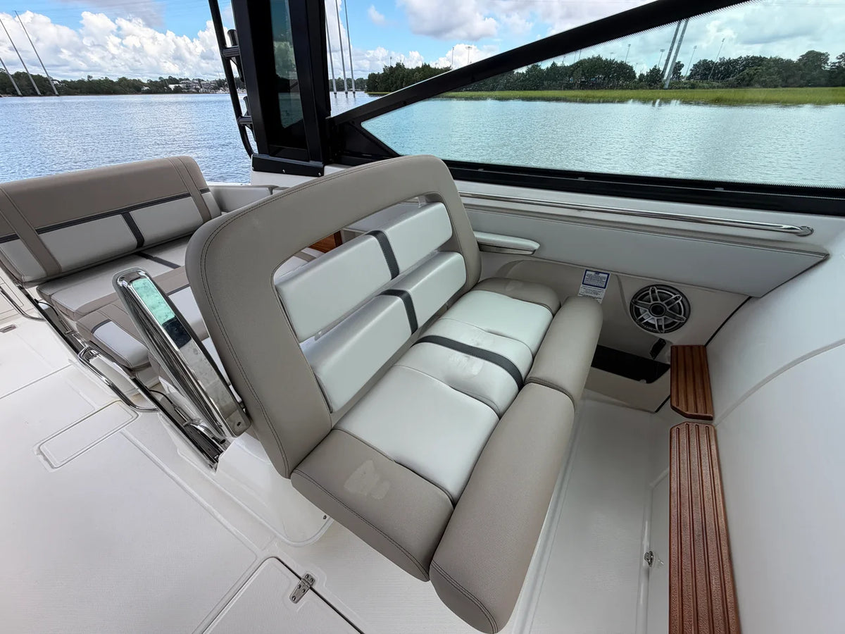 2026 Boston Whaler 330 Vantage 33.0 feet, Charleston, SC #31