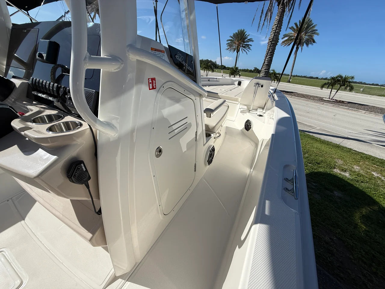 2027 Boston Whaler 250 Dauntless 25.0 feet, Venice, Florida #12