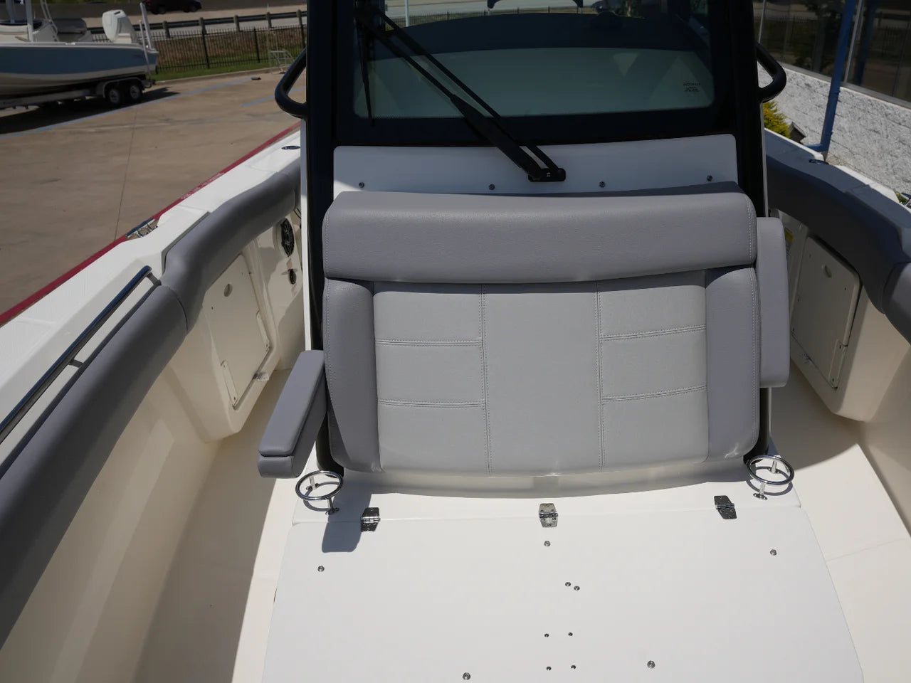 2027 Boston Whaler 250 Outrage 25.0 feet, Lewisville, TX #37