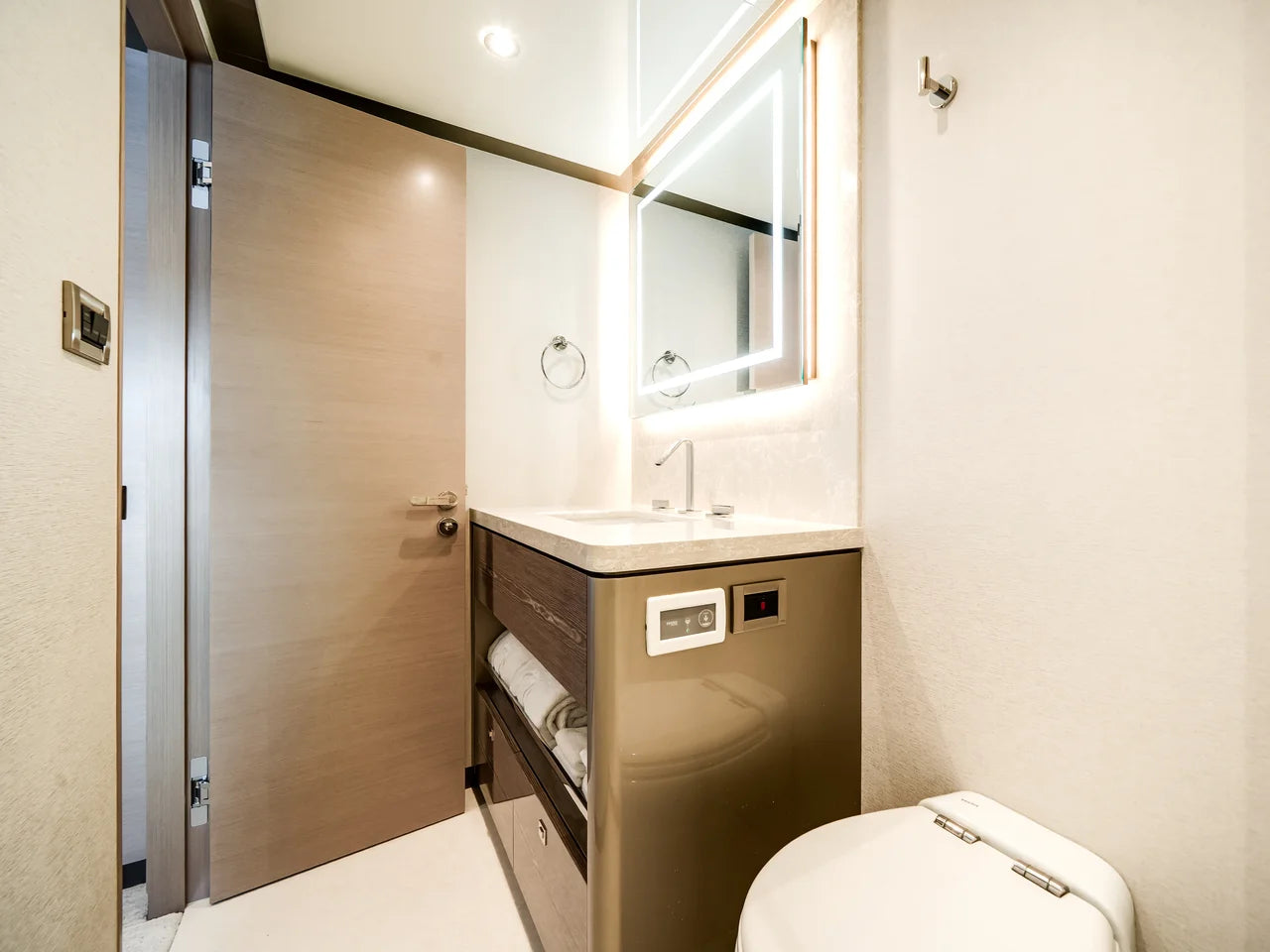2025 Ocean Alexander 27R 88.0 feet, Fort Lauderdale, FL #68