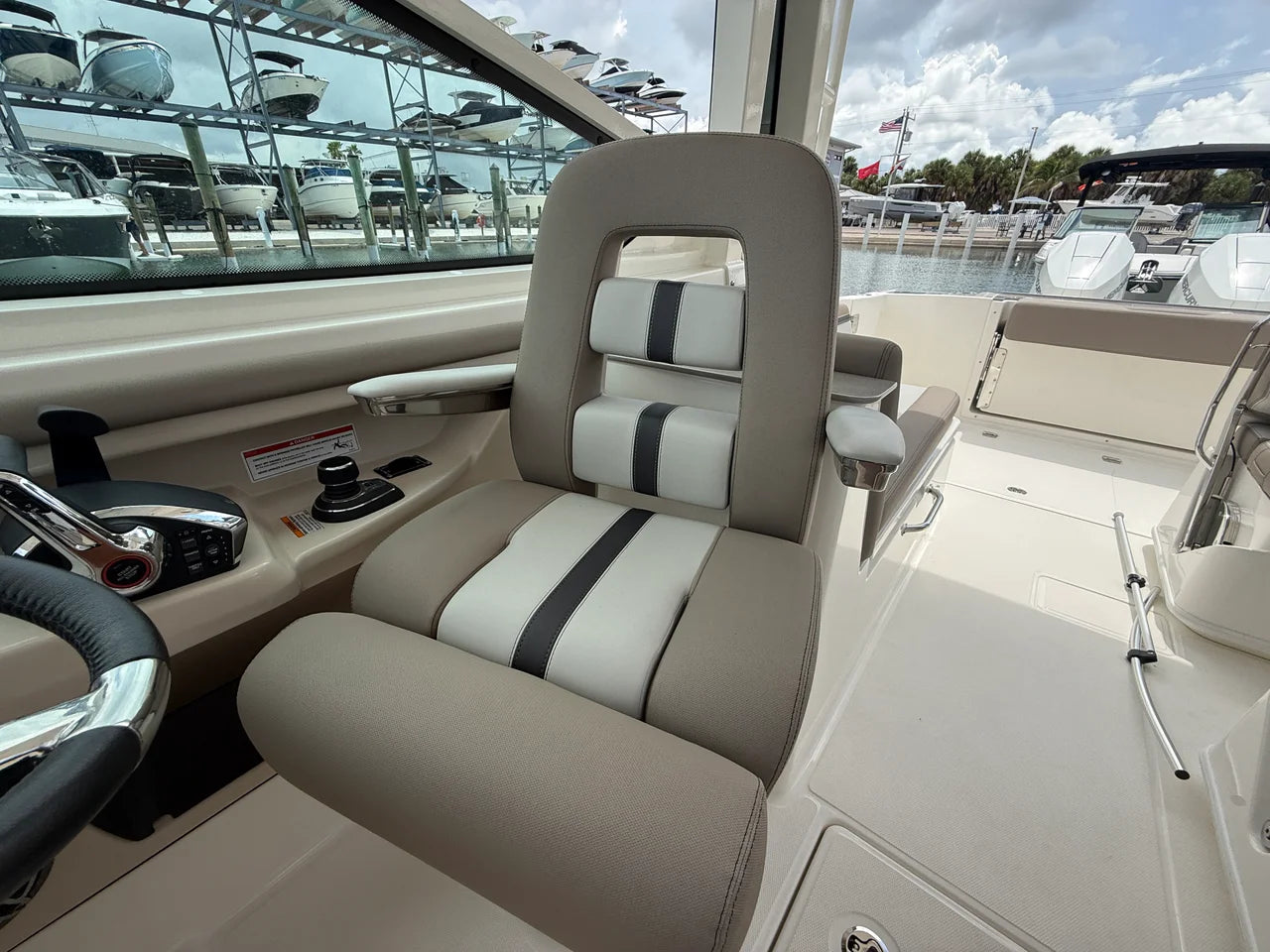 2027 Boston Whaler 330 Vantage 33.0 feet, Sarasota, FL #12
