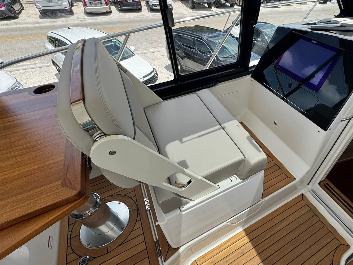 2025 Boston Whaler 365 Conquest 36.0 feet, Naples, Florida #34
