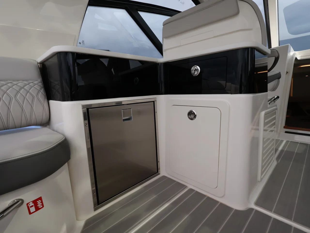2026 Sea Ray Sundancer 370 Outboard 37.0 feet, Naples, Florida #39
