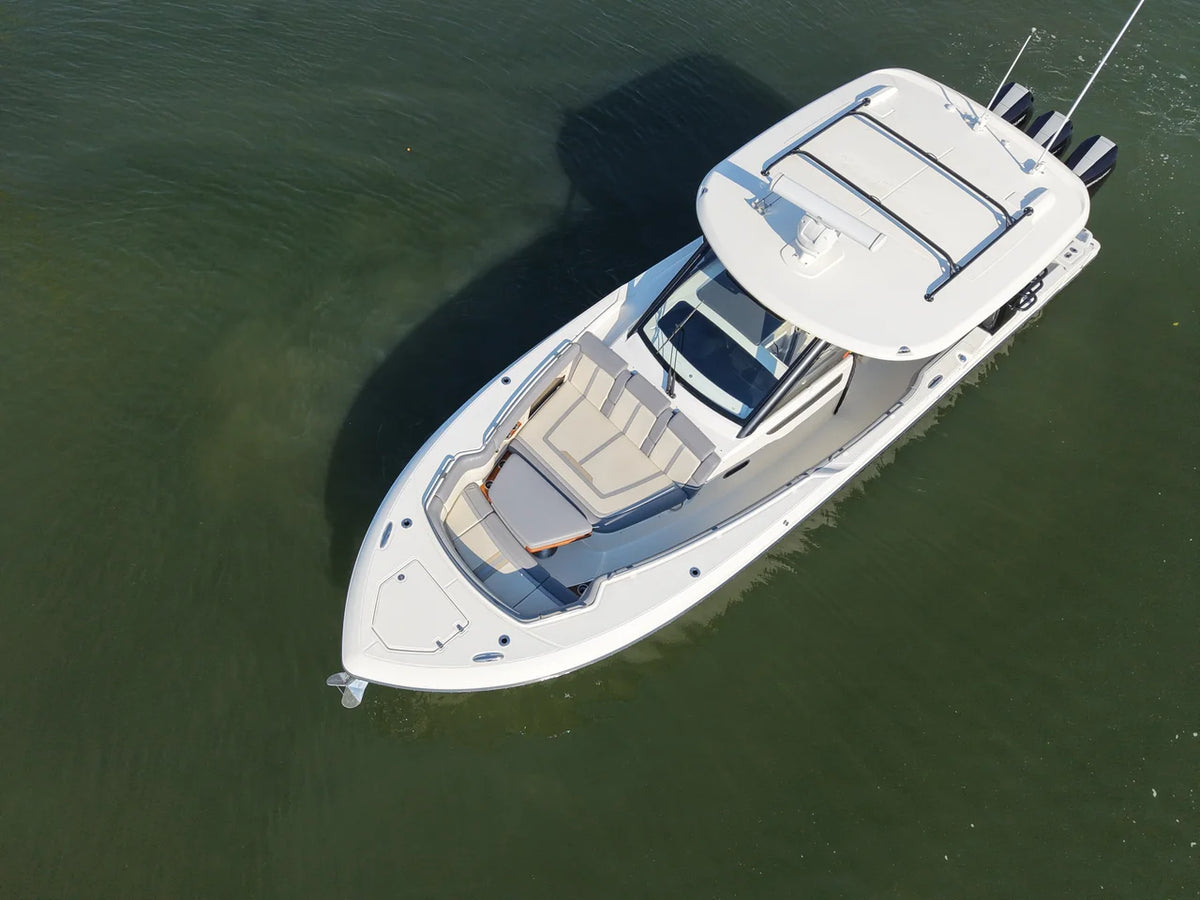 2025 Boston Whaler 350 REALM 35.0 feet, Greenwich, CT #7
