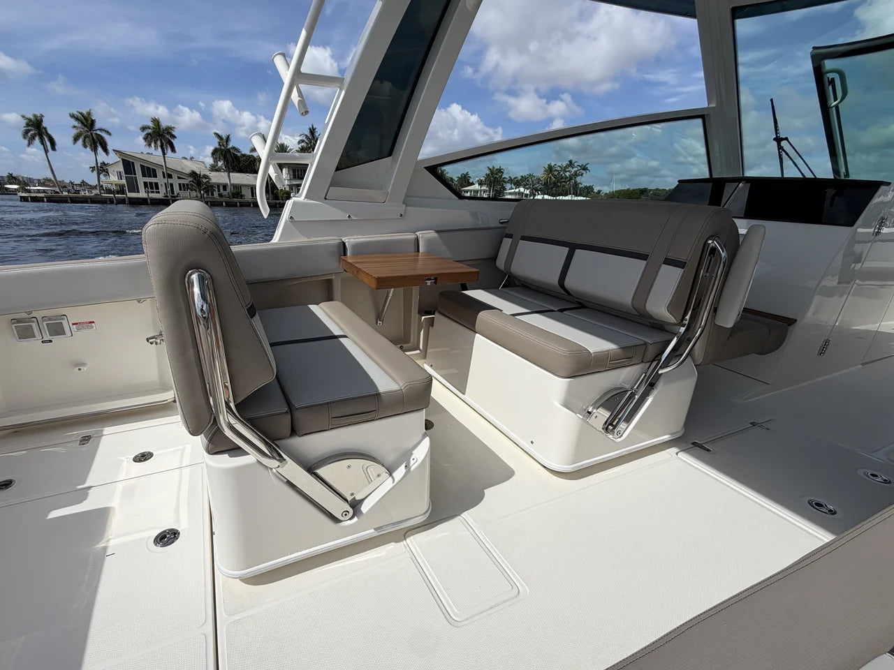 2027 Boston Whaler 330 Vantage 33.0 feet, Pompano Beach, Florida #23