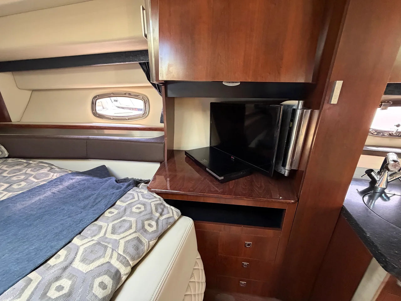 2014 Chaparral 330 SIGNATURE 33.0 feet, Danvers, Massachusetts #18