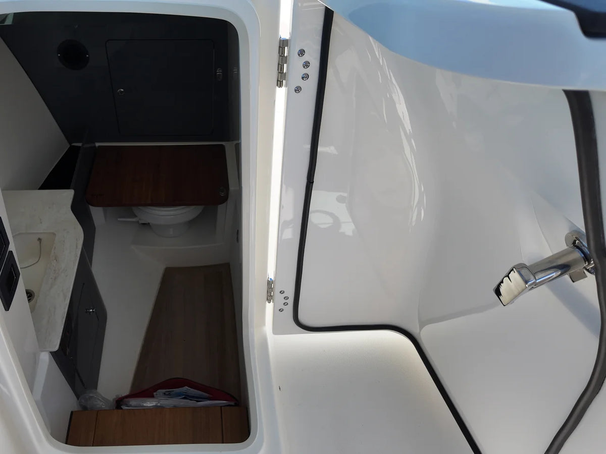 2027 Boston Whaler 330 Vantage 33.0 feet, Thunderbolt, GA #21