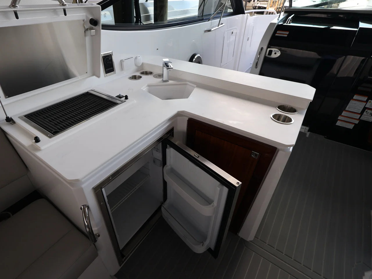 2026 Cruisers Yachts 38 GLS Outboard 38.0 feet, Naples, Florida #22