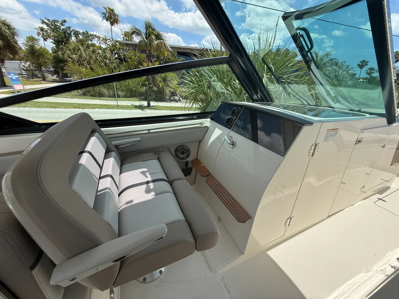2025 Boston Whaler 330 Vantage 33.0 feet, Sarasota, FL #12