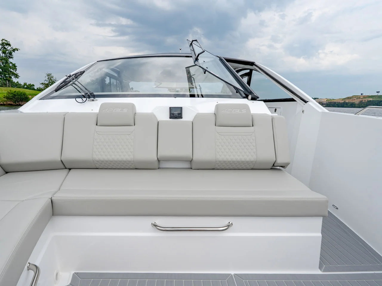 2027 Cruisers Yachts 42 GLS Outboard 42.0 feet, Lake Ozark, MO #37