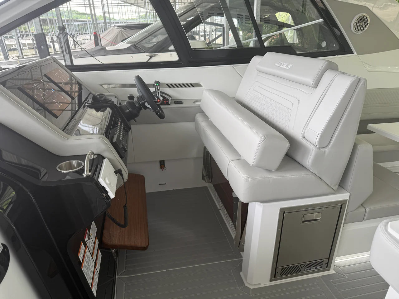 2027 Cruisers Yachts 42 GLS Outboard 42.0 feet, Lake Ozark, Missouri #5
