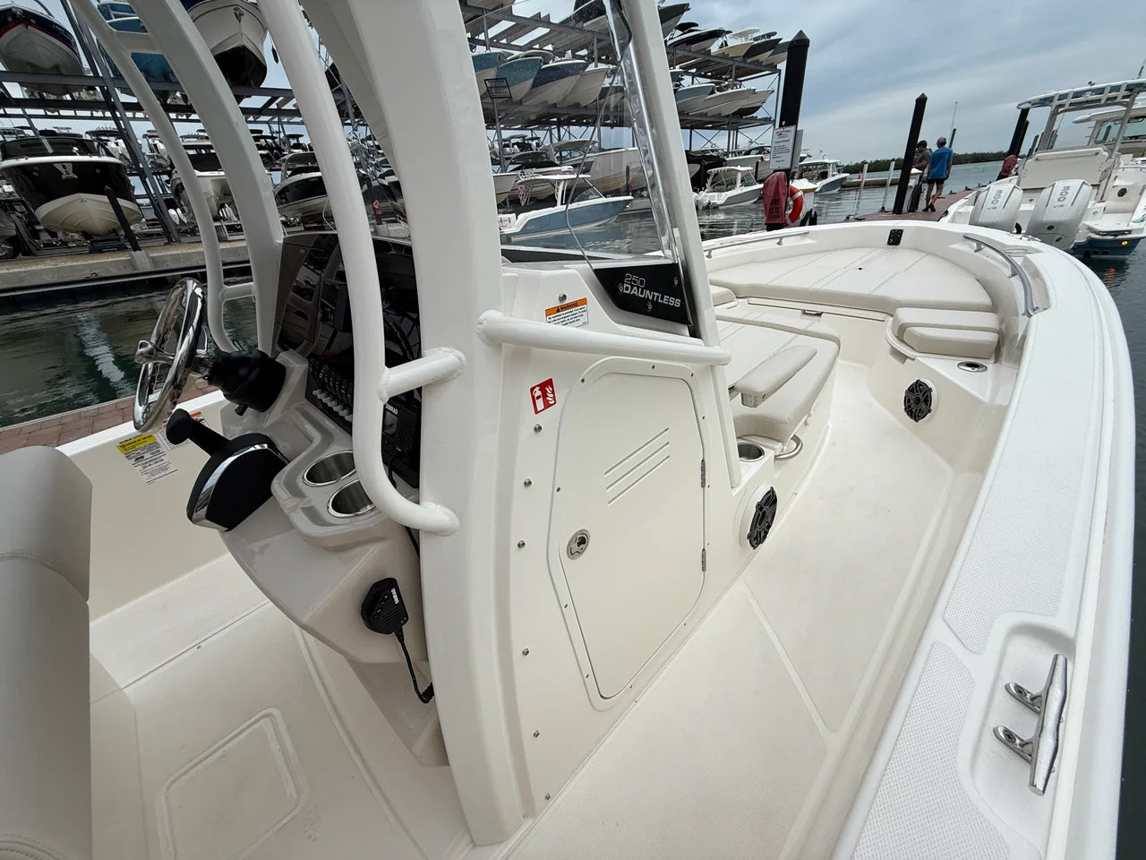 2026 Boston Whaler 250 Dauntless 25.0 feet, Sarasota, FL #11