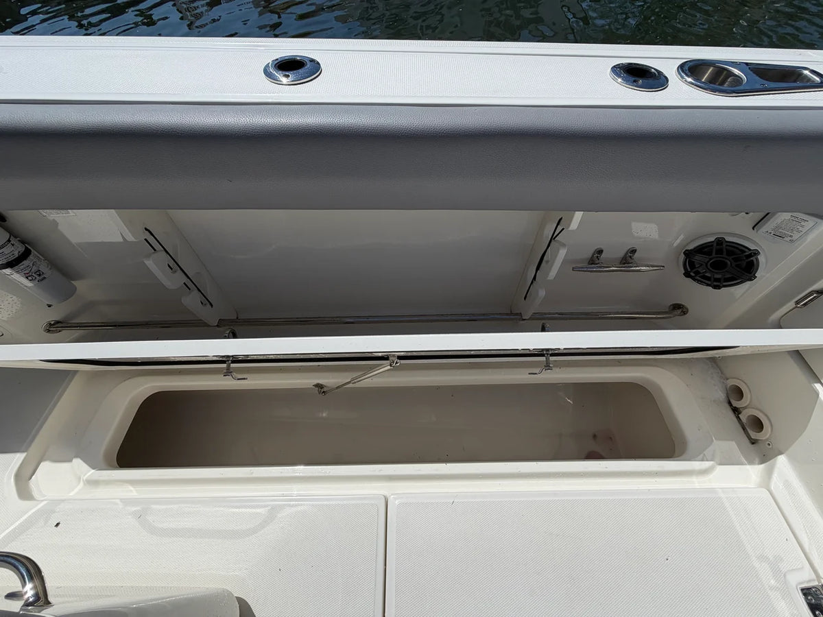 2024 Boston Whaler 330 OUTRAGE 33.0 feet, Seaford, NY #16
