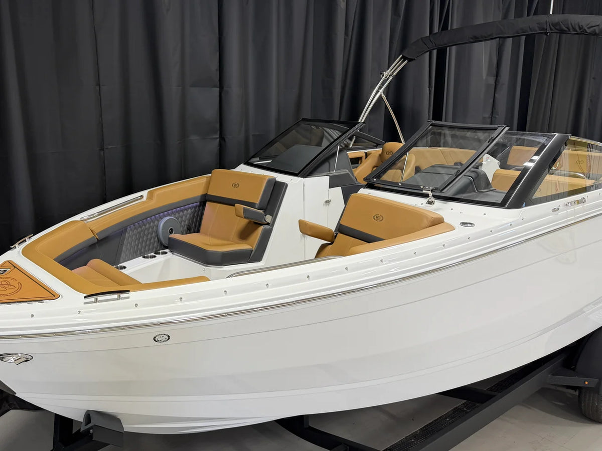 2027 Cobalt R8 28.0 feet, Crosslake, Minnesota #5