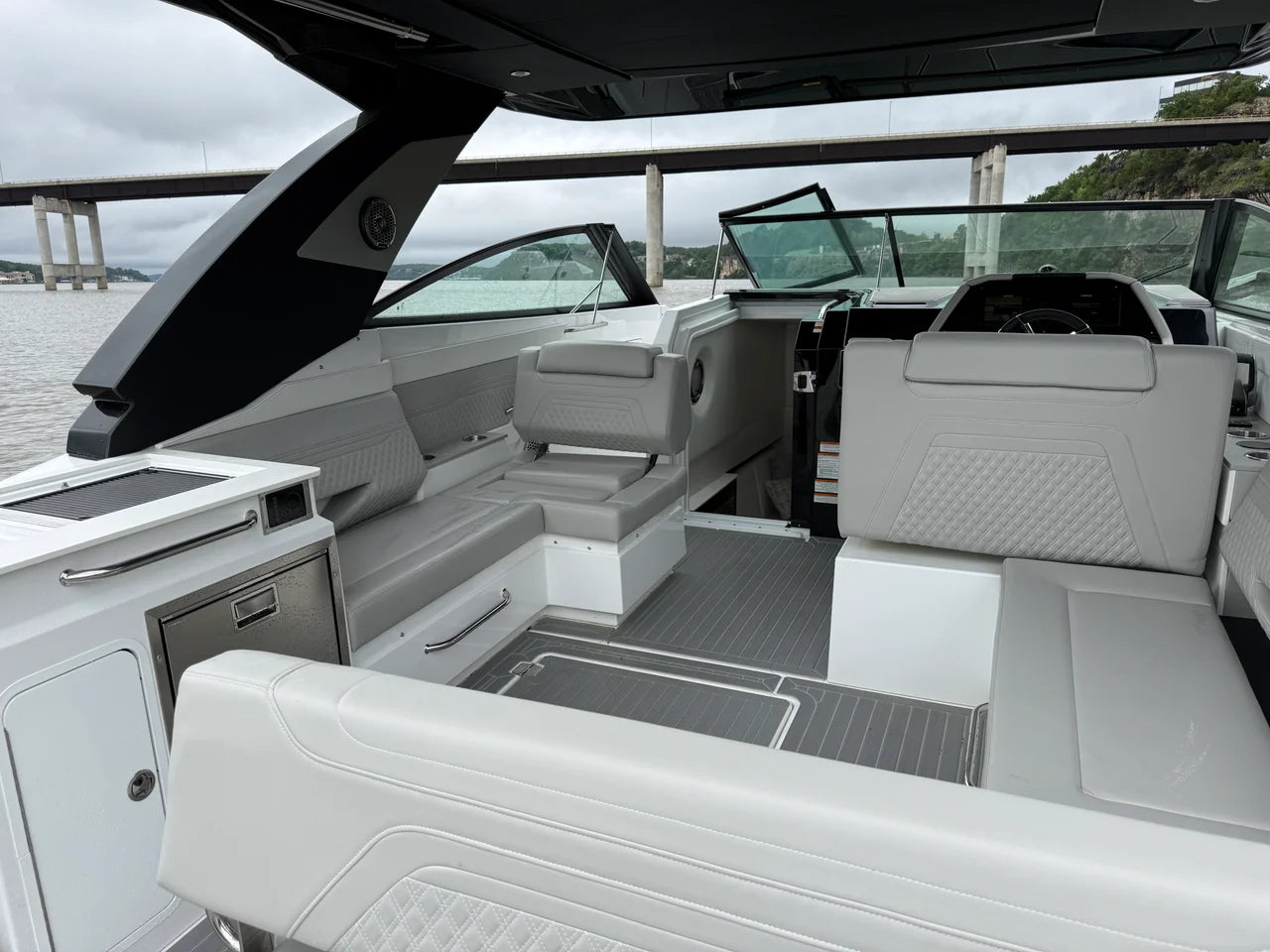 2026 Cruisers Yachts 34 GLS Outboard 34.0 feet, Lake Ozark, MO #13