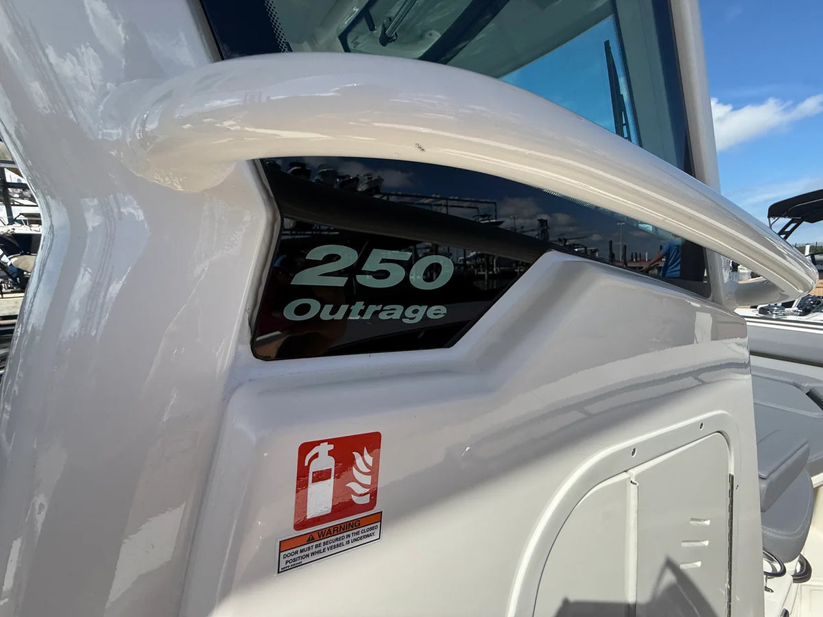 2027 Boston Whaler 250 Outrage 25.0 feet, Sarasota, FL #17
