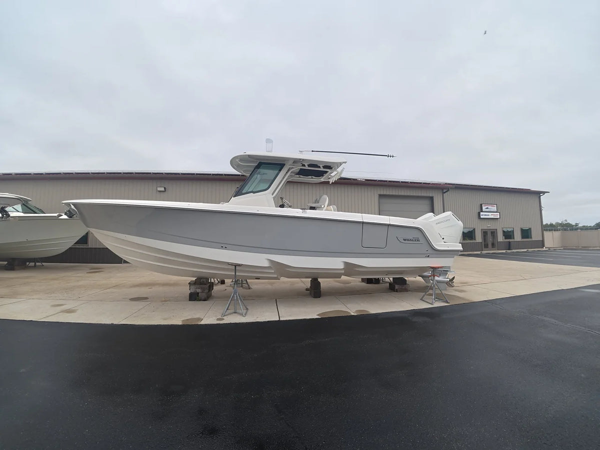 2027 Boston Whaler 330 Outrage 33.0 feet, Ocean View, NJ #1