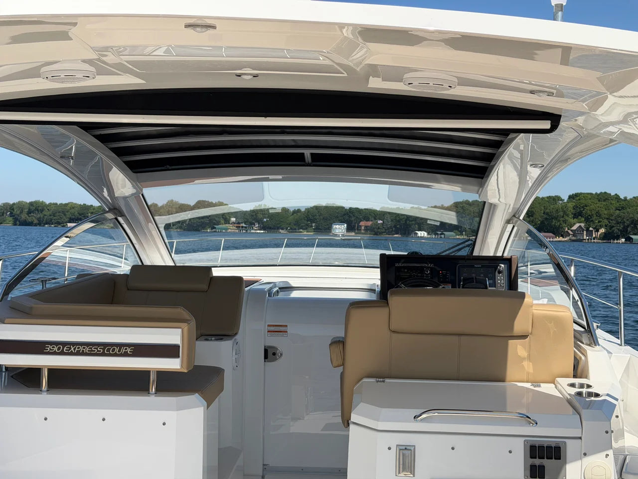 2015 Cruisers Yachts 390 EXPRESS COUPE 39.0 feet, Excelsior, Minnesota #42