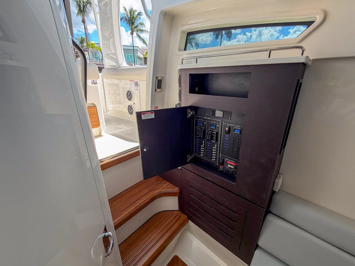 2027 Boston Whaler 350 Realm 35.0 feet, Fort Myers, FL #39