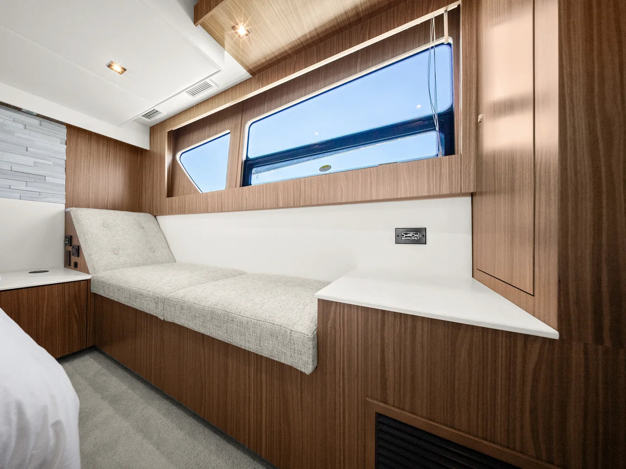 2025 Cruisers Yachts 50 Cantius 50.0 feet, St. Petersburg, Florida #81