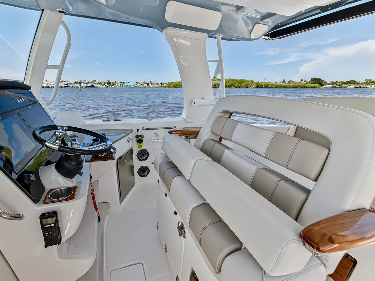 2025 Boston Whaler 350 REALM 35.0 feet, Stuart, Florida #71