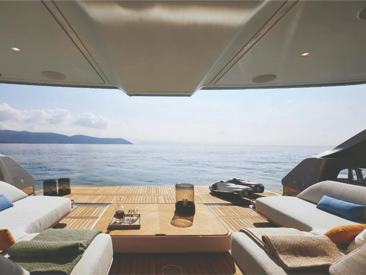 2027 Azimut Grande Trideck 125.0 feet, Inuvik, Northwest Territories #9
