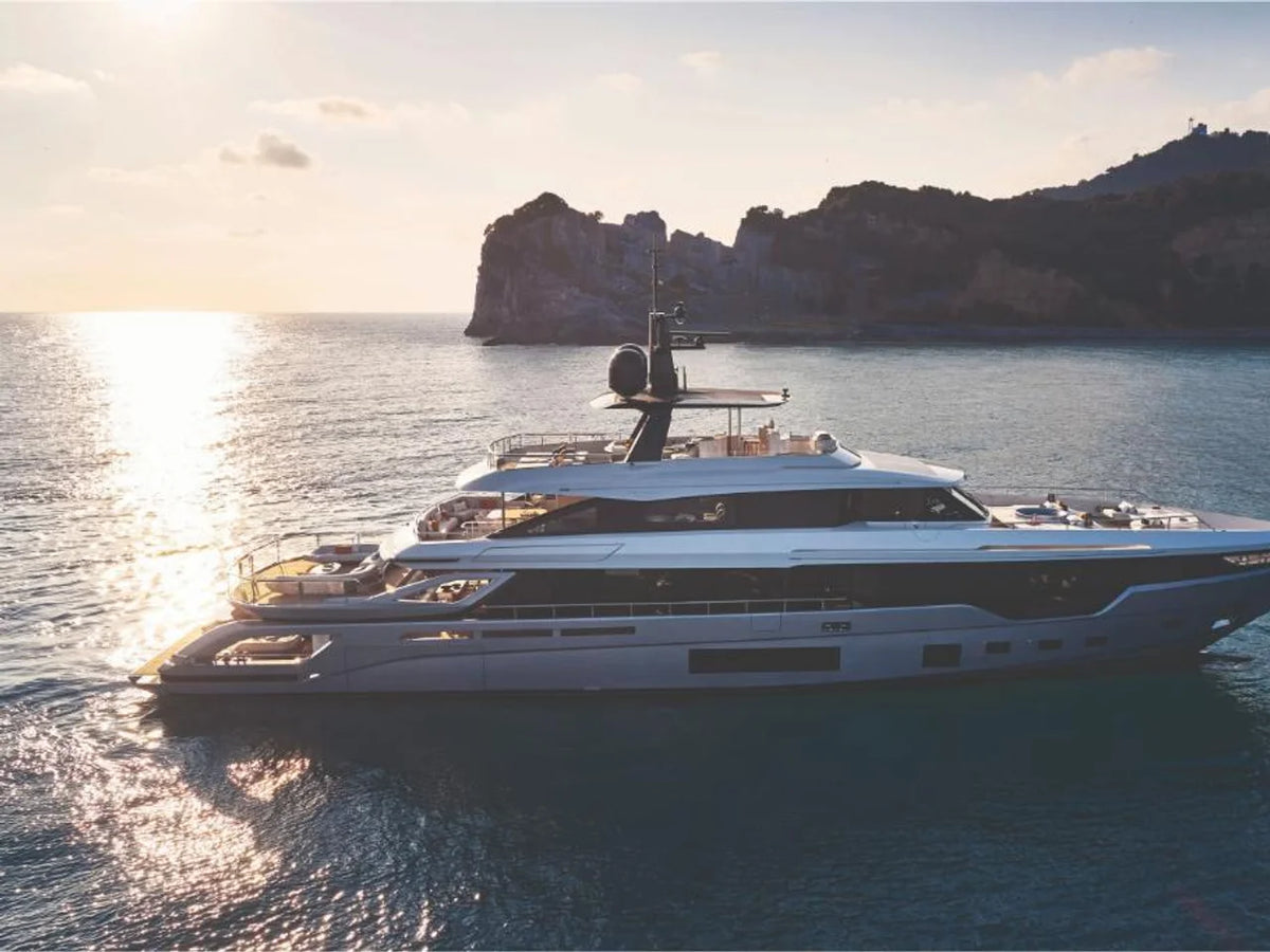 2027 Azimut Grande Trideck 125.0 feet, Inuvik, Northwest Territories #3
