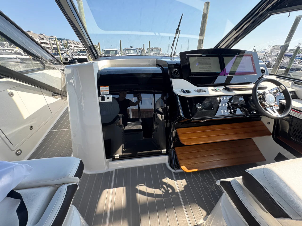 2025 Sea Ray 370 SUNDANCER OB 39.0 feet, Clearwater, Florida #28