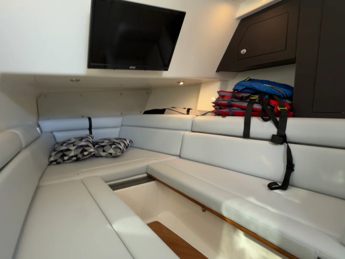 2025 Boston Whaler 350 REALM 35.0 feet, Greenwich, CT #45