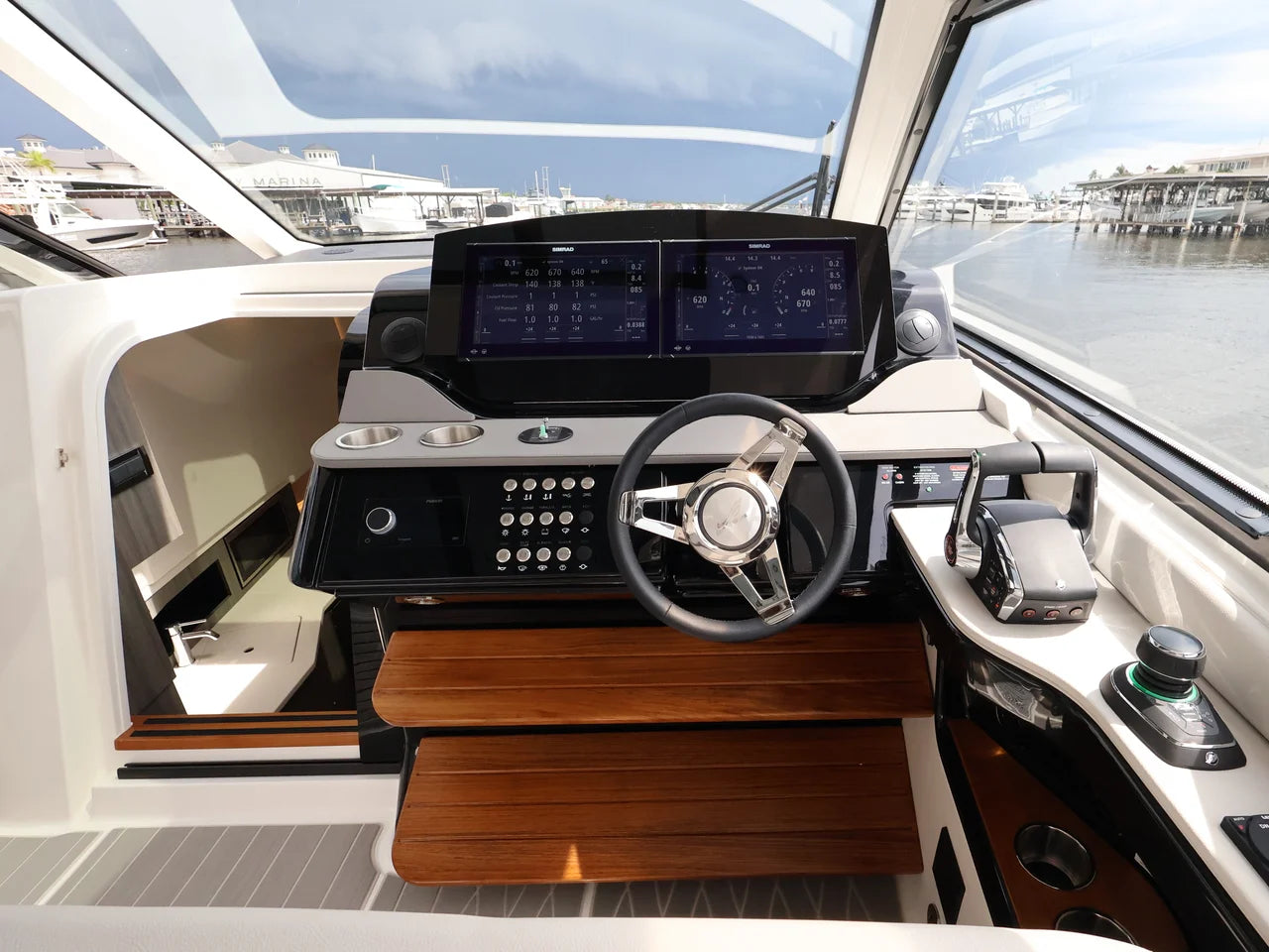 2026 Sea Ray Sundancer 370 Outboard 37.0 feet, Naples, Florida #42