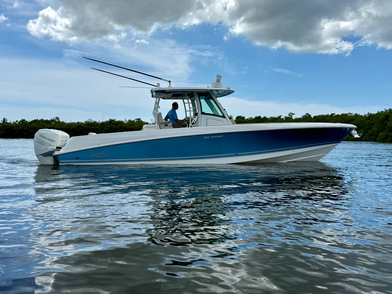 2022 Boston Whaler 350 OUTRAGE 35.0 feet, Fort Myers, FL #1