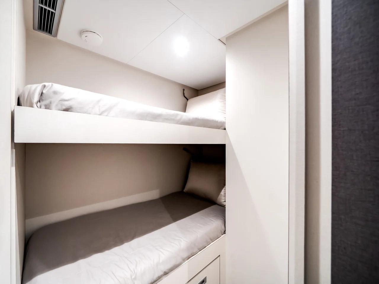 2025 Ocean Alexander 27R 88.0 feet, Fort Lauderdale, FL #106