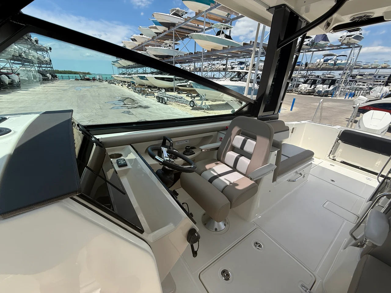 2025 Boston Whaler 330 Vantage 33.0 feet, Sarasota, FL #8