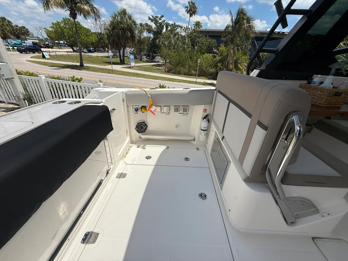 2025 Boston Whaler 330 Vantage 33.0 feet, Sarasota, FL #30