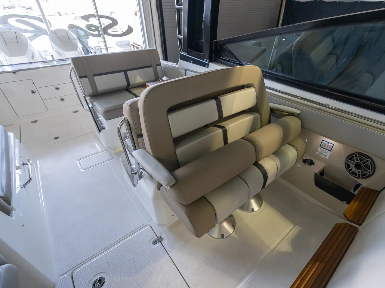 2026 Boston Whaler 330 Vantage 33.0 feet, Panama City, FL #47