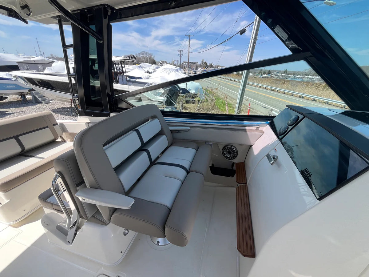 2026 Boston Whaler 330 Vantage 33.0 feet, Westbrook, Connecticut #20