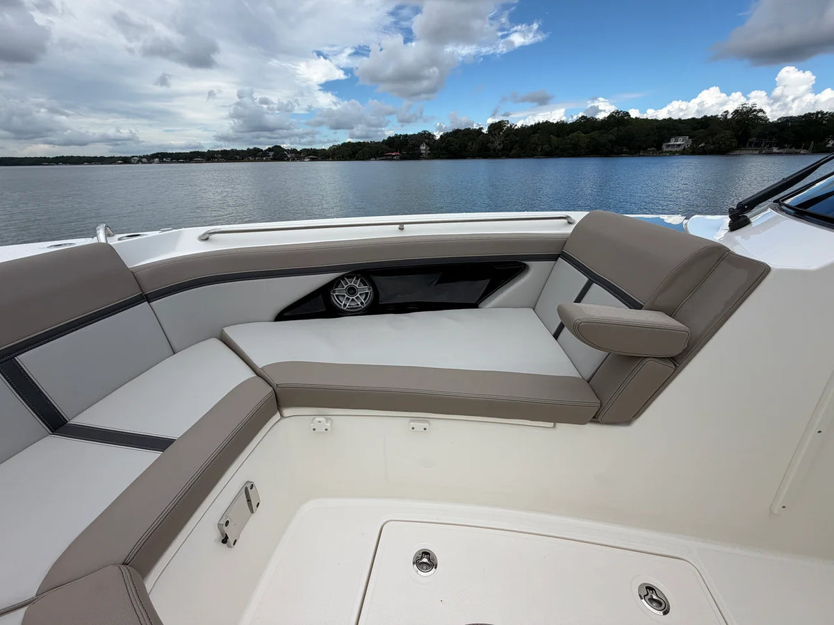 2026 Boston Whaler 330 Vantage 33.0 feet, Charleston, SC #52