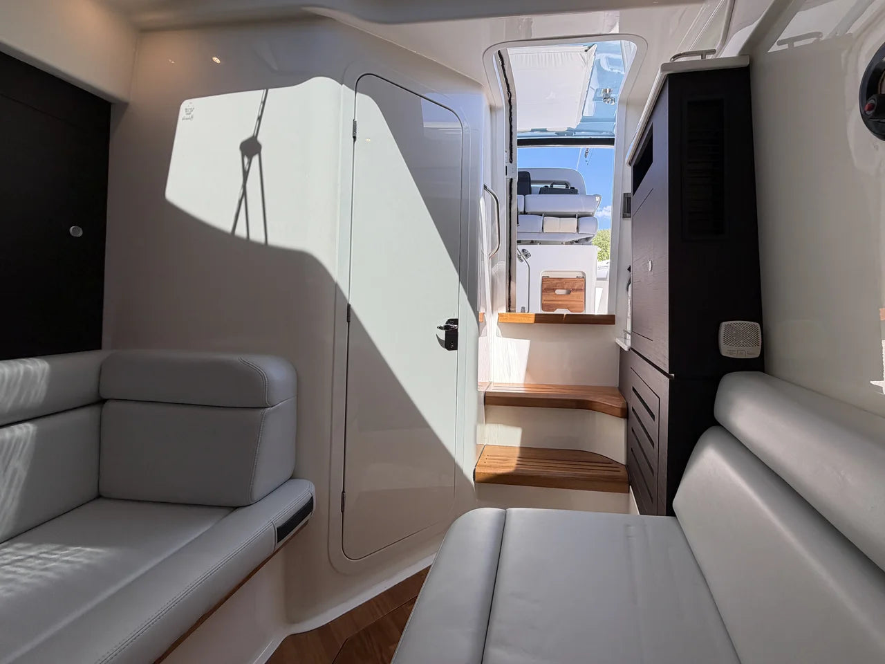 2024 Boston Whaler 350 REALM 35.0 feet, Pompano Beach, Florida #83