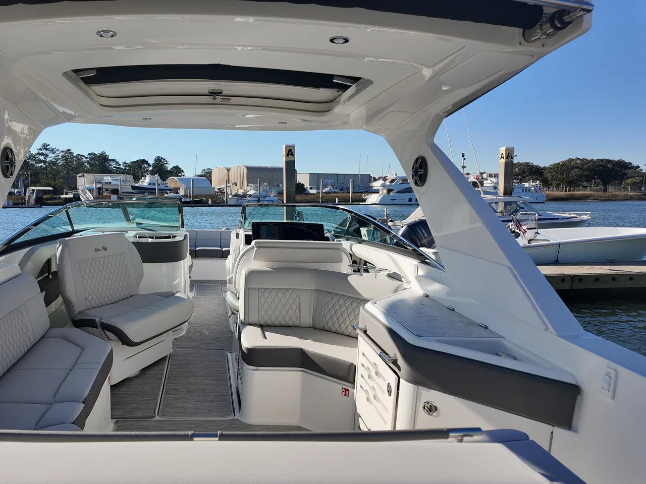 2026 Sea Ray SLX 310 Outboard 31.0 feet, Thunderbolt, GA #9