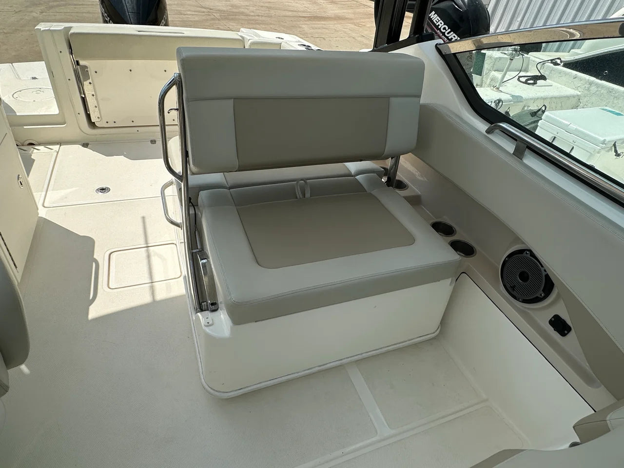 2022 Boston Whaler 240 VANTAGE 24.0 feet, Thunderbolt, GA #9