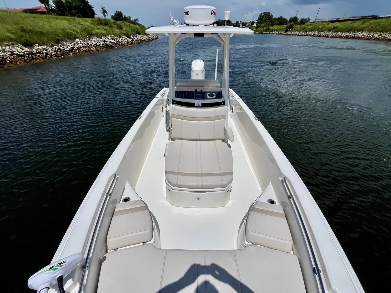2025 Boston Whaler 250 DAUNTLESS 25.0 feet, Venice, Florida #14