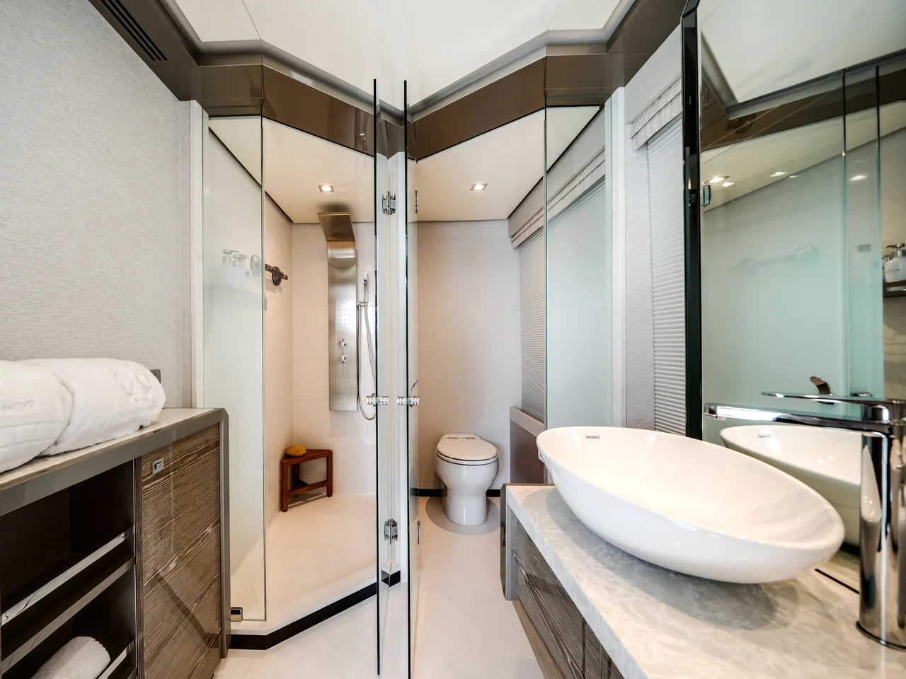 2023 Ocean Alexander 27R 88.0 feet, Ocean Reef, FL #64
