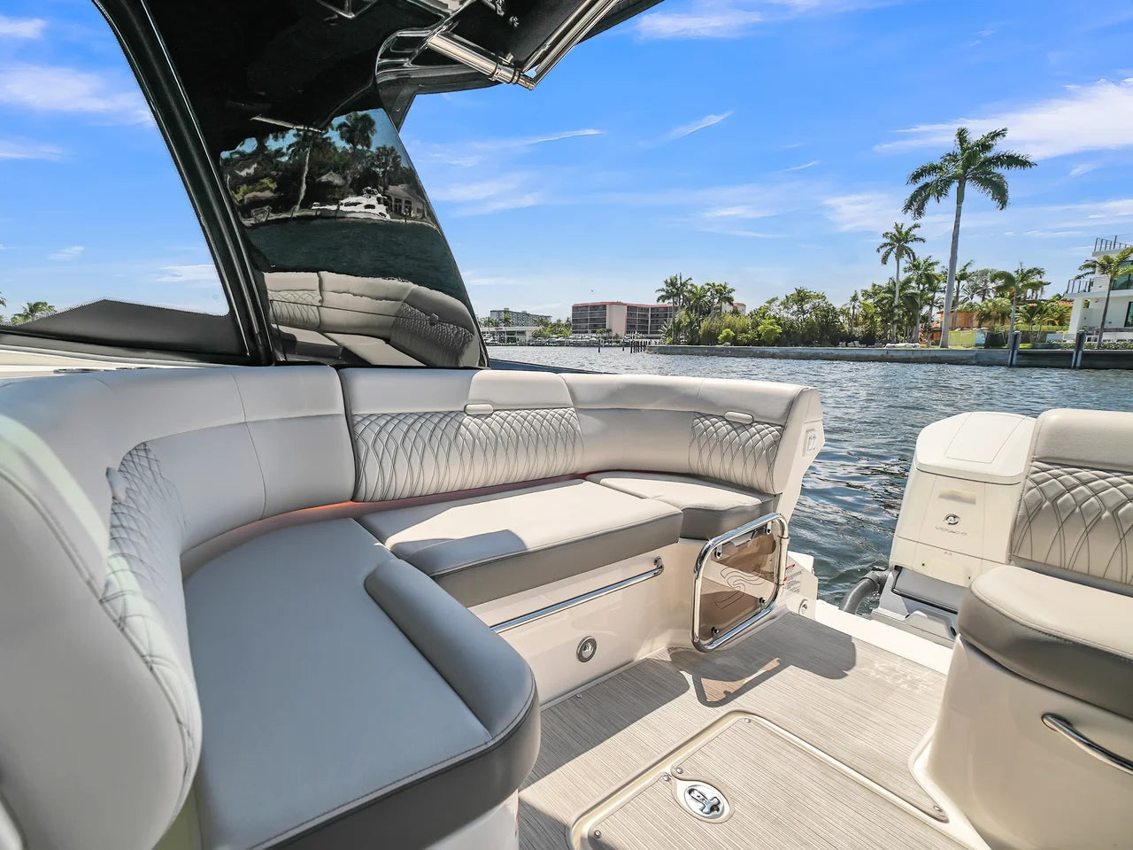 2026 Sea Ray Sundancer 370 Outboard 37.0 feet, Pompano Beach, Florida #17