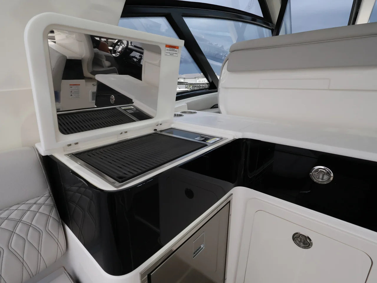 2026 Sea Ray Sundancer 370 Outboard 37.0 feet, Naples, Florida #40