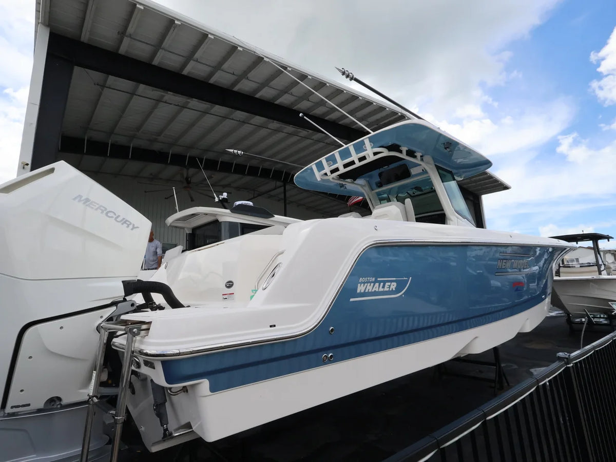 2026 Boston Whaler 330 Outrage 33.0 feet, Naples, Florida #4