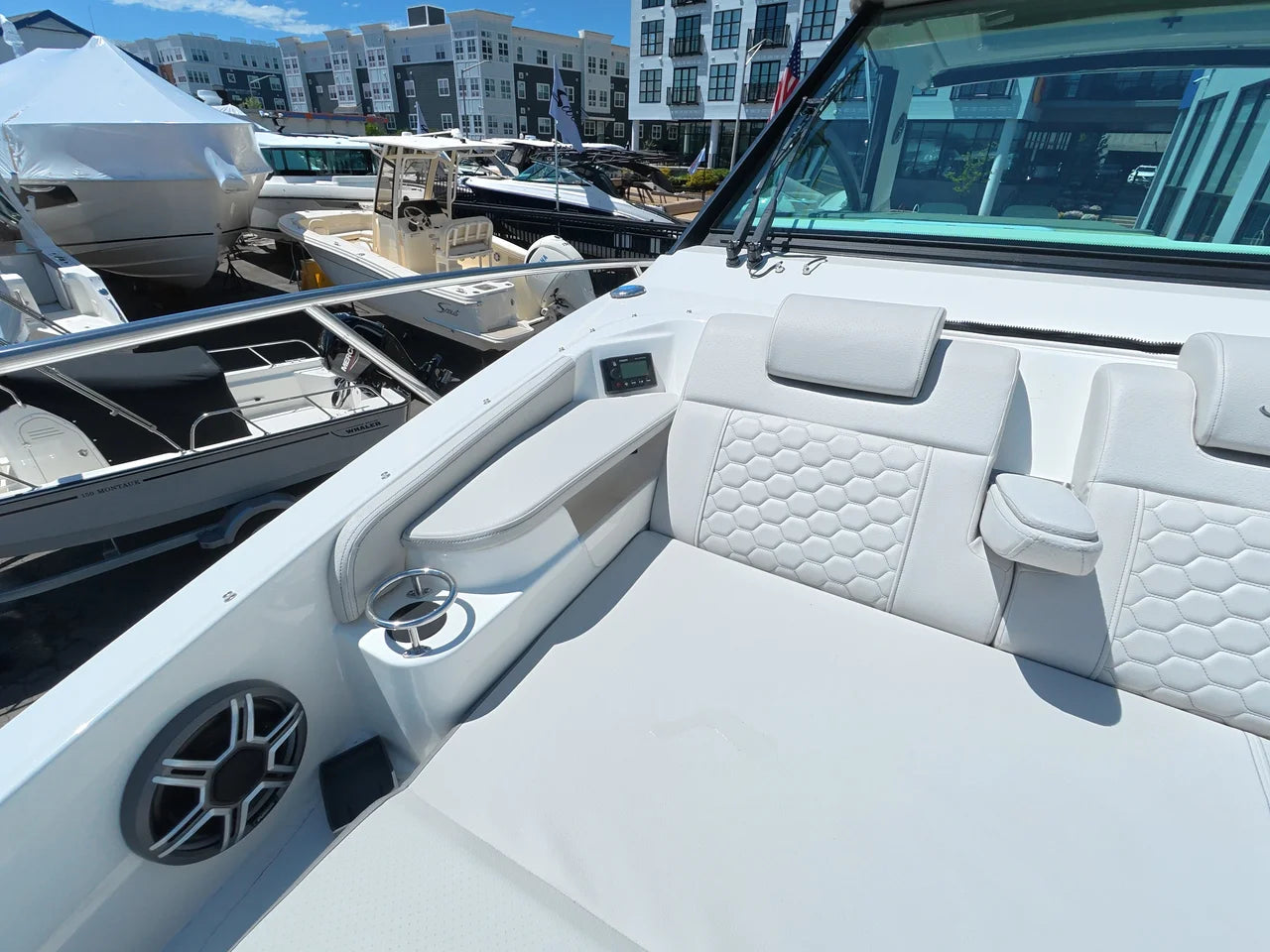 2026 Sea Ray Sundancer 320 Outboard 32.0 feet, Norwalk, Connecticut #35