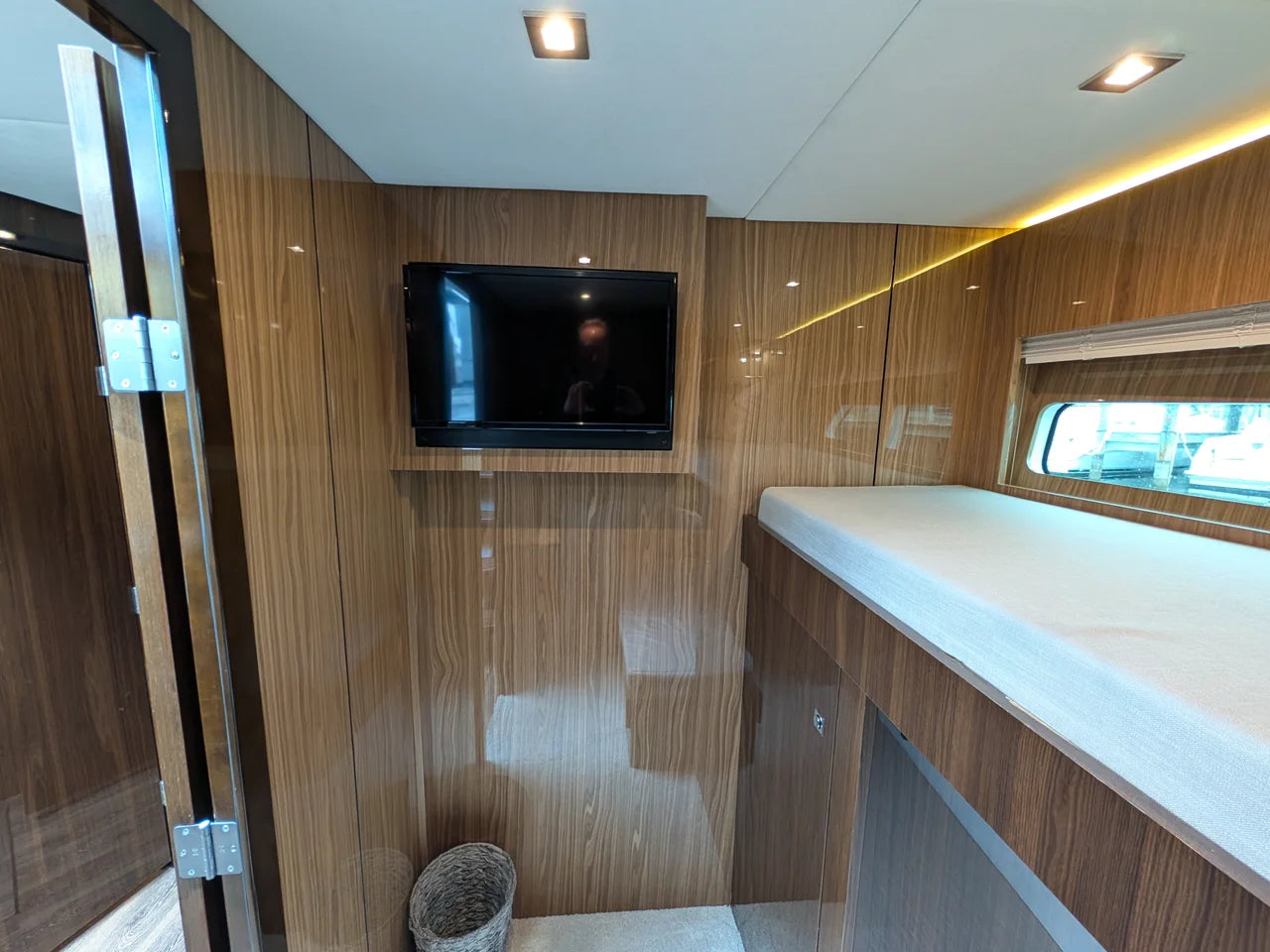 2022 Cruisers Yachts 54 Cantius 54.0 feet, Grasonville, MD #44