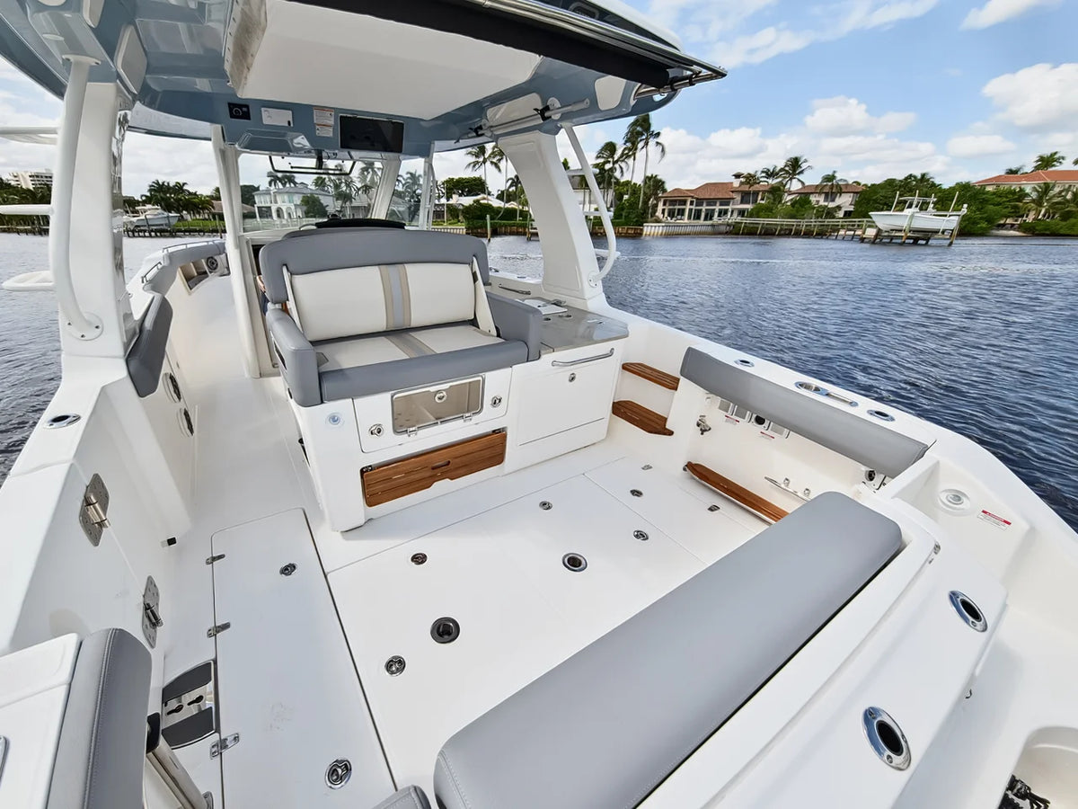 2025 Boston Whaler 350 REALM 35.0 feet, Stuart, Florida #53