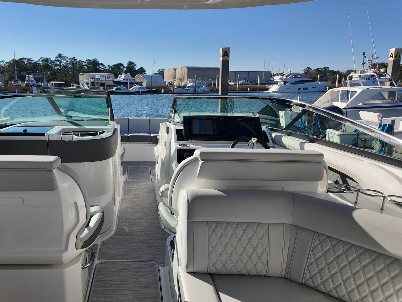 2026 Sea Ray SLX 310 Outboard 31.0 feet, Thunderbolt, GA #17