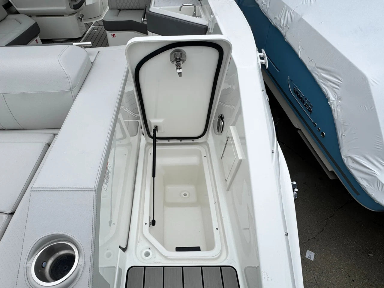 2026 Sea Ray SLX 310 Outboard 31.0 feet, Huntington, NY #15